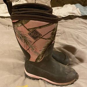 Girls camo muck boots
